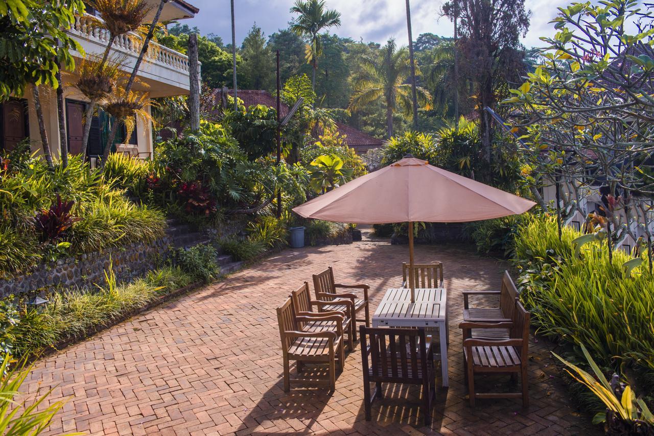 Foresta Inn Family Resort Prigen Exterior photo