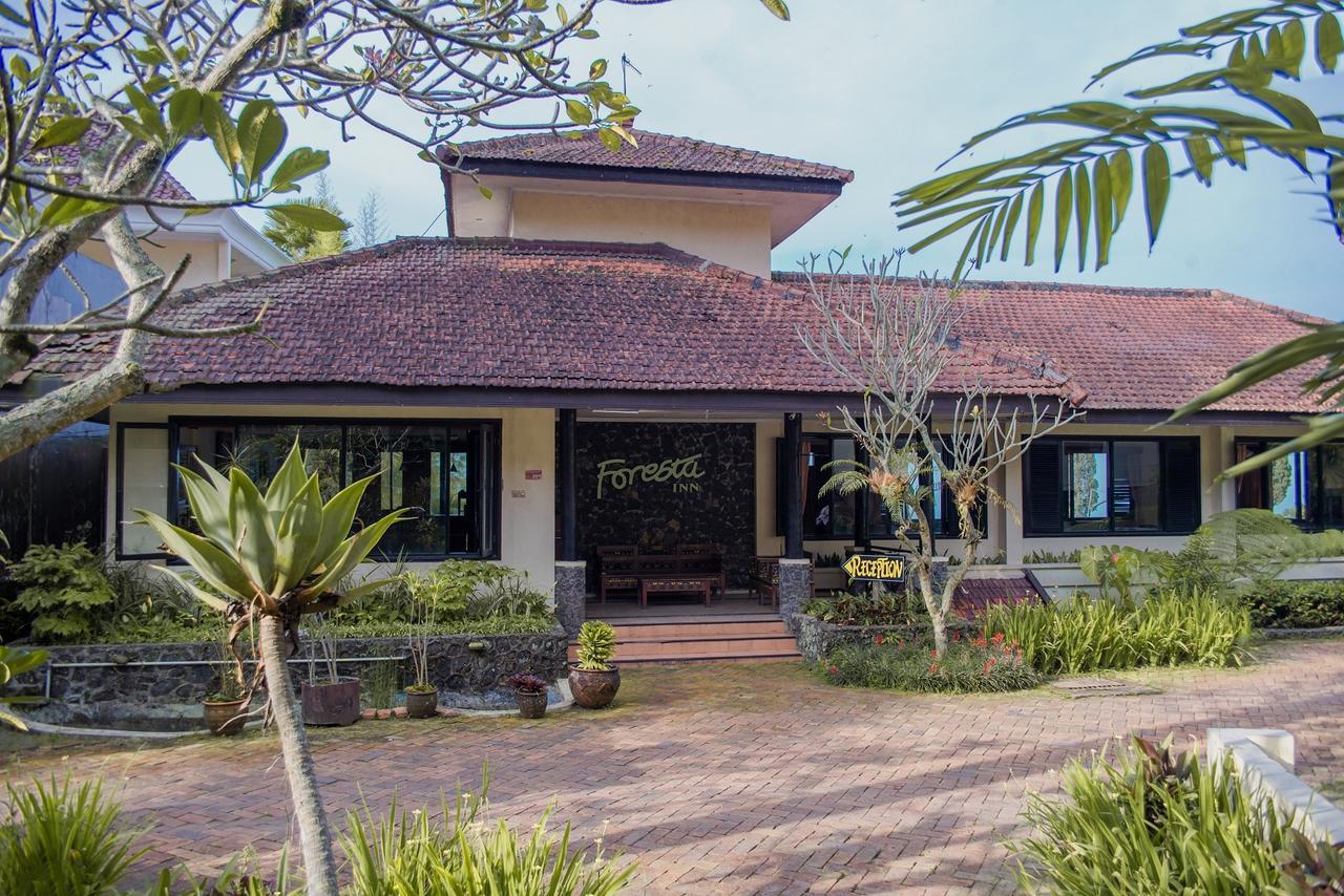 Foresta Inn Family Resort Prigen Exterior photo